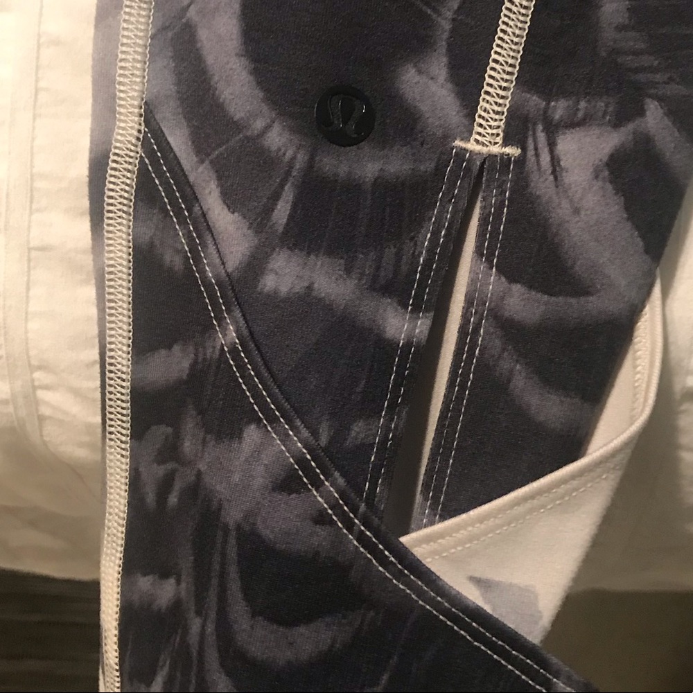 Lululemon workout leggings EUC - Picture 6 of 7